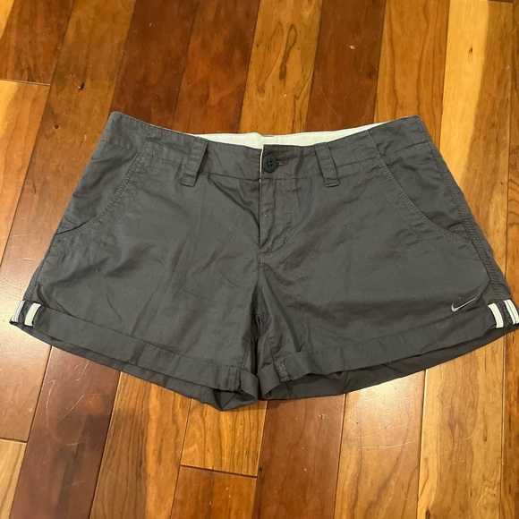 NIKE Shorts Ladies Size 8 Gray EUC Zip Up Summer Perfect - Picture 1 of 8